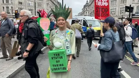 Numerous Demonstrators Converge in Central London to Denounce Trump's Return Diplomatic Journey