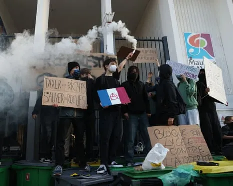 New France's Prime Minister Under Mounting Pressure as Nationwide Protests Paralyze Education and Transportation