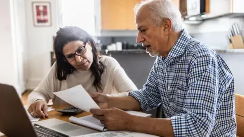Government Pension Set to Increase by 4.7 Percent Starting in April